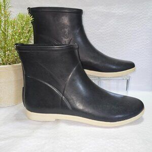 ALICE AND WHITTLES LEGACY MINIMALIST LOW CUT BLACK AND WHITE BOOT SIZE 9 WOMENS